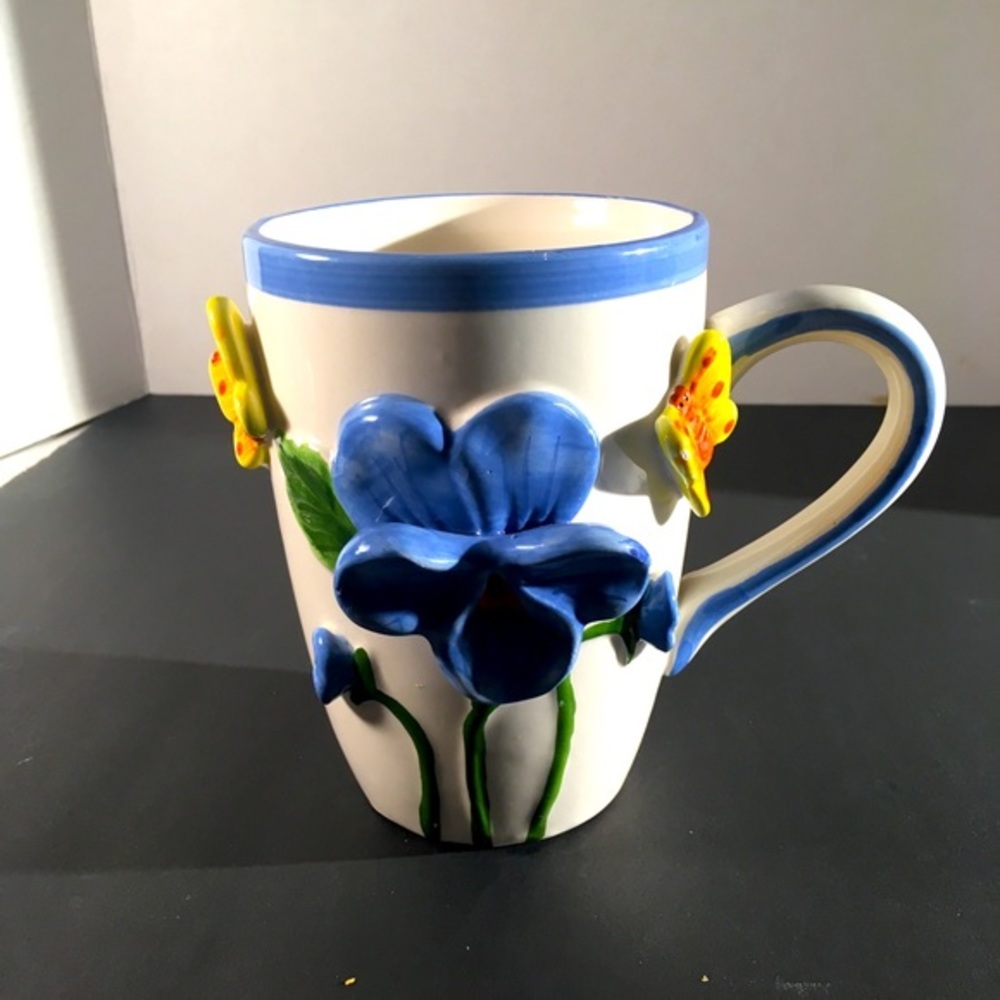 Rare Vintage La Dolce Vita by Jig Designs Pansy Embossed Collection Mug
